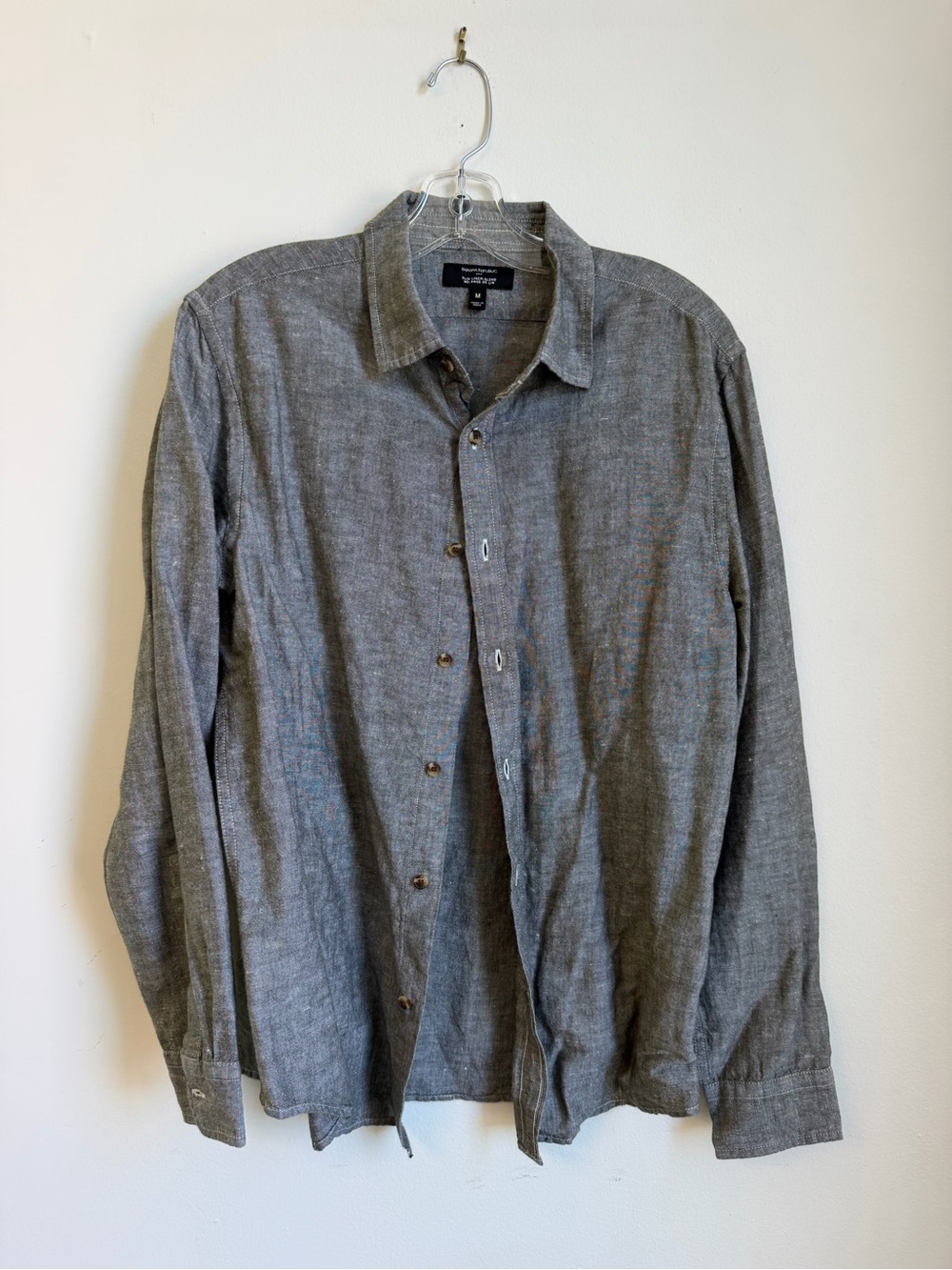Banana Republic Men's Long-Sleeve Button-Up Shirt in Heather Gray